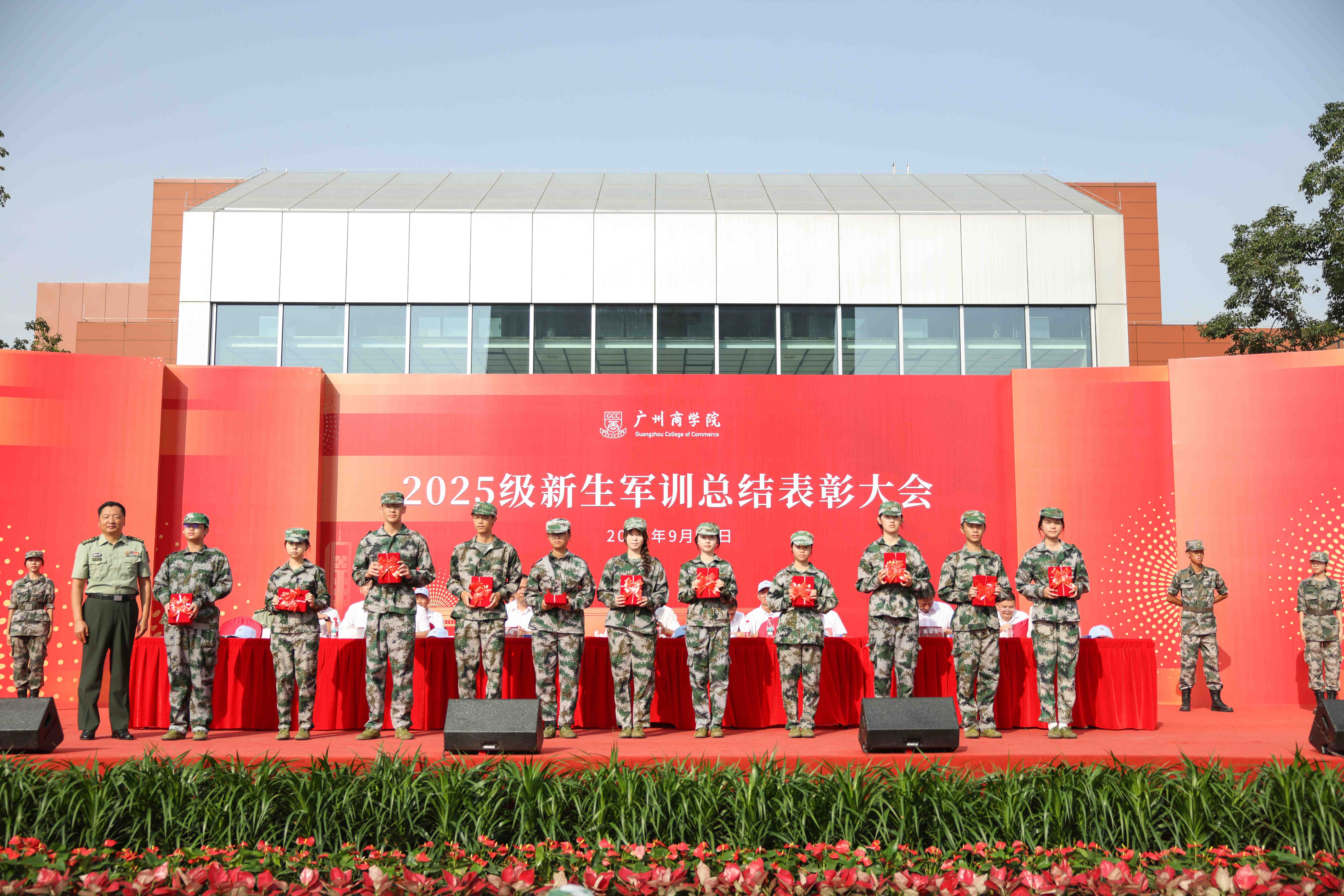 部长颁奖.jpg