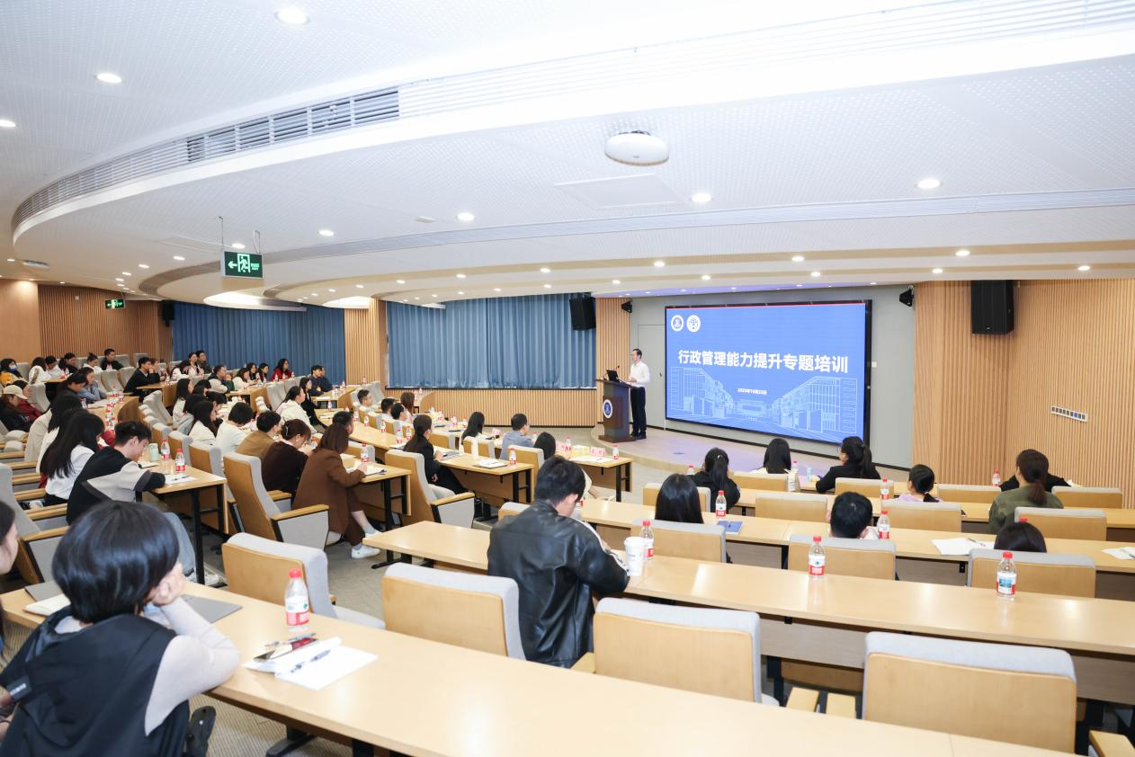 6.培训会现场.png