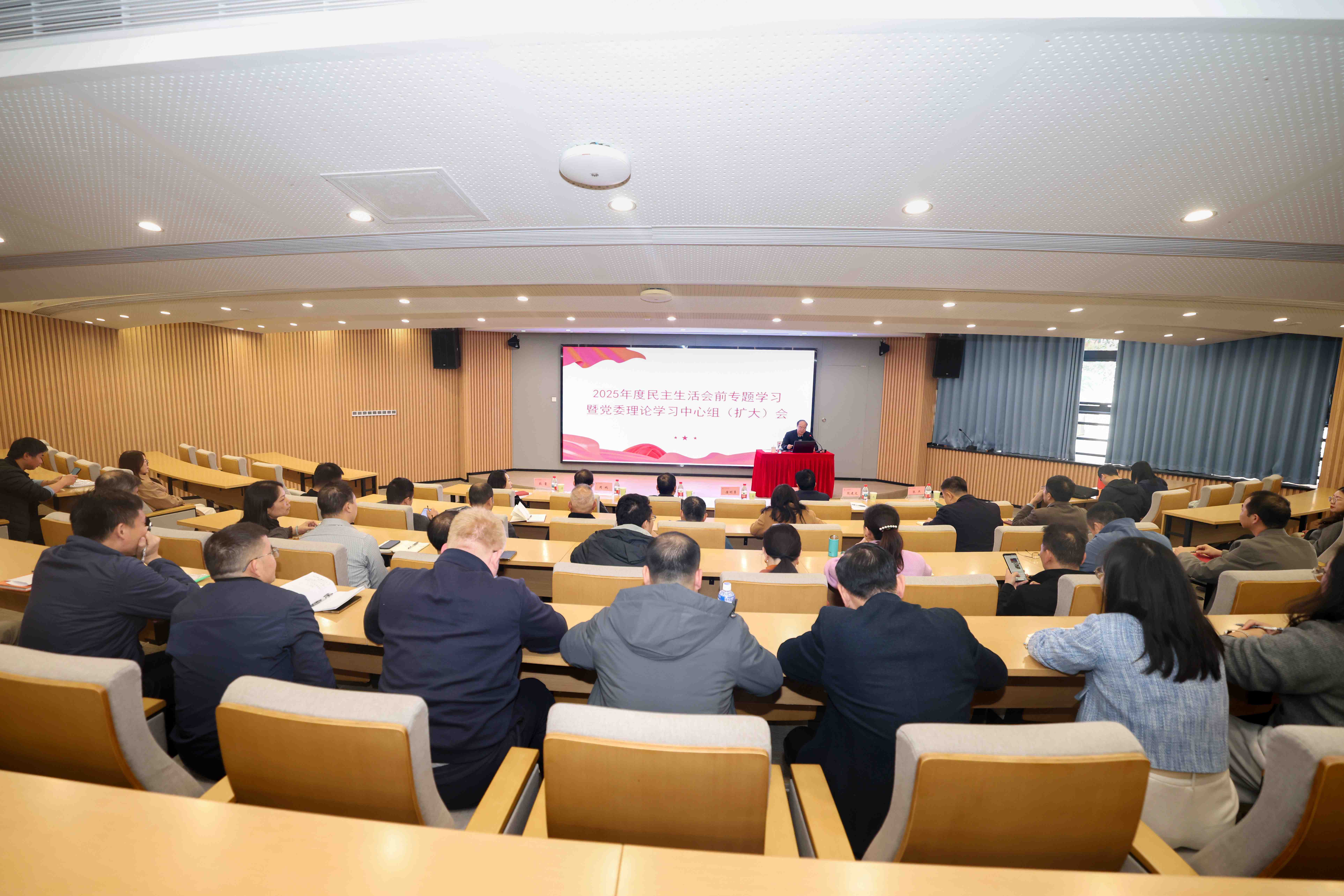 黄翎洲摄 (2).jpg