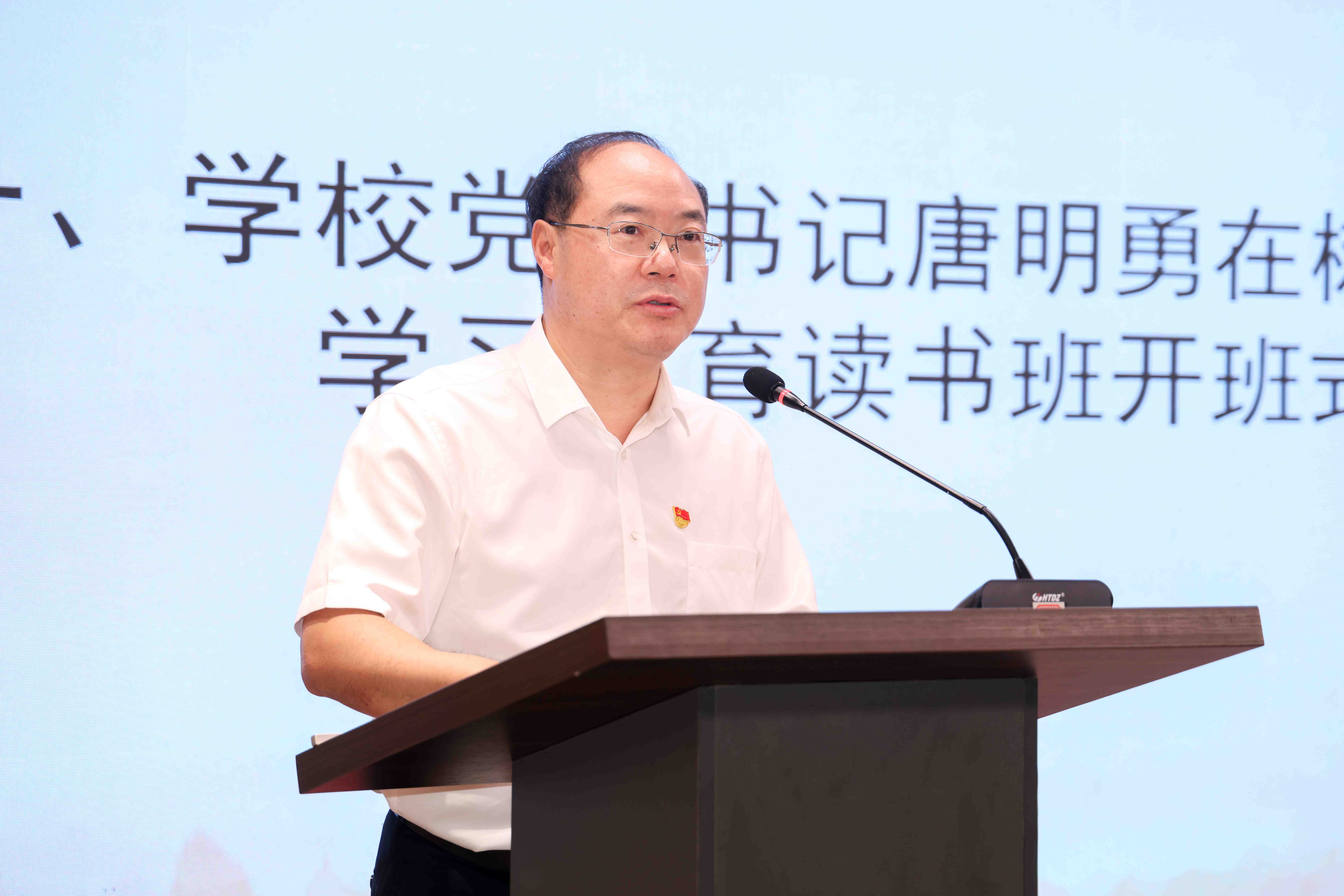 黄翎洲摄 (2).jpg