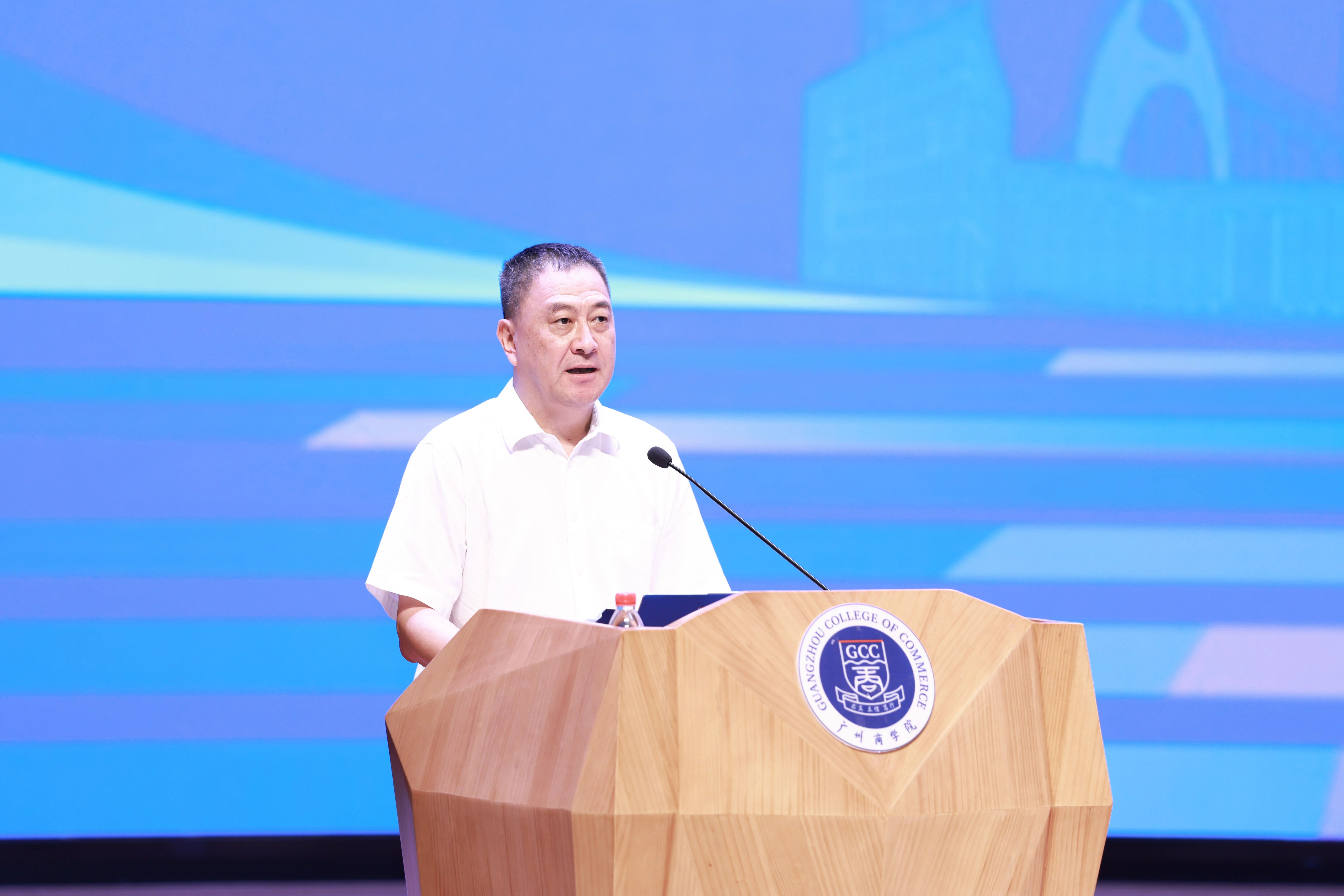 4.广州商学院校长隋广军致辞.jpg