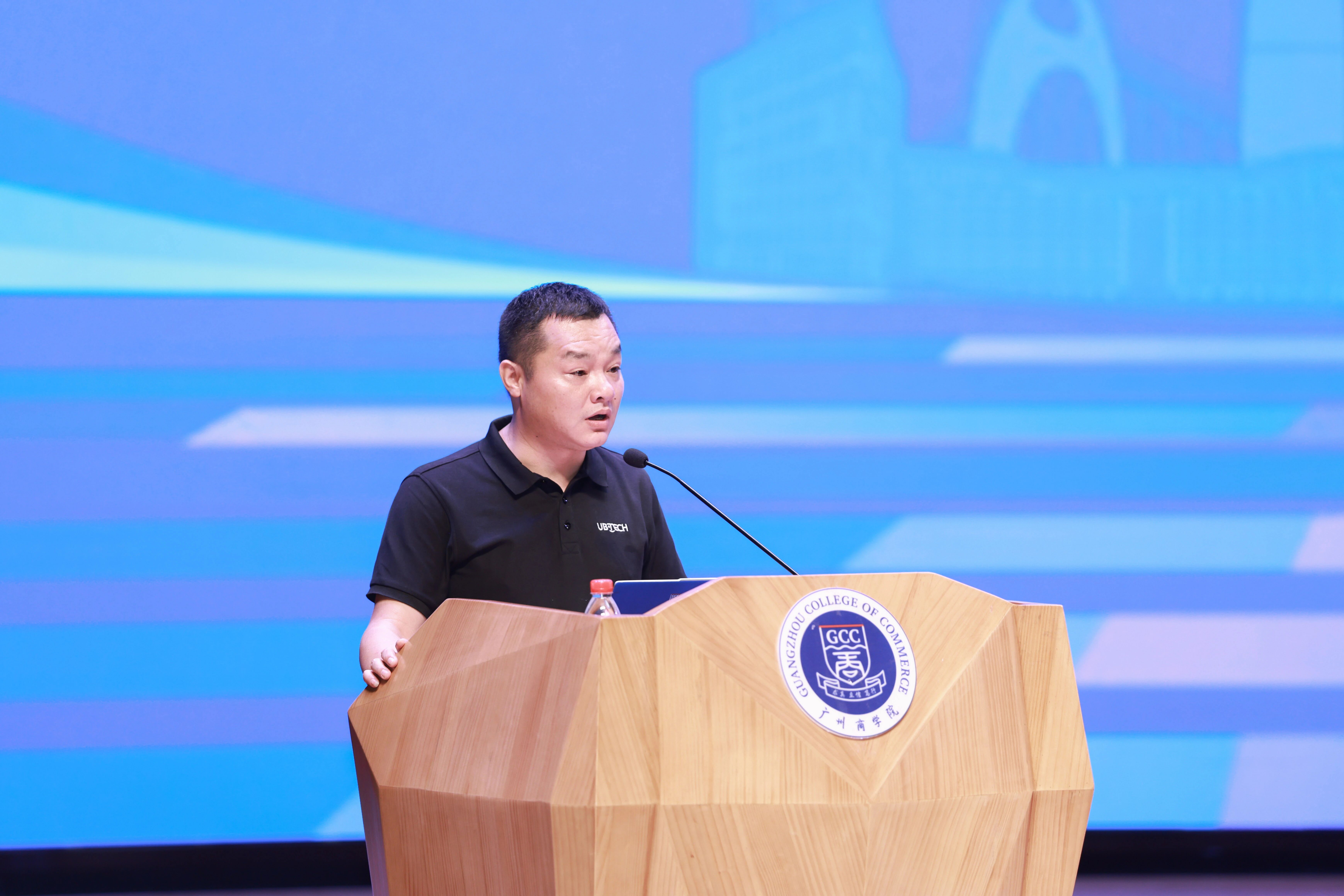 5.深圳市优必选科技股份有限公司高级副总裁钟永致辞.jpg