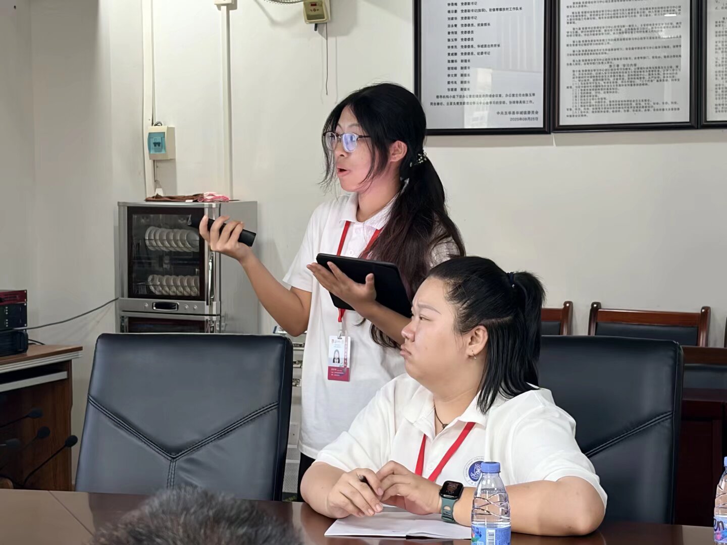 06图为团队代表现场介绍“华城莲花节”策划方案.jpg