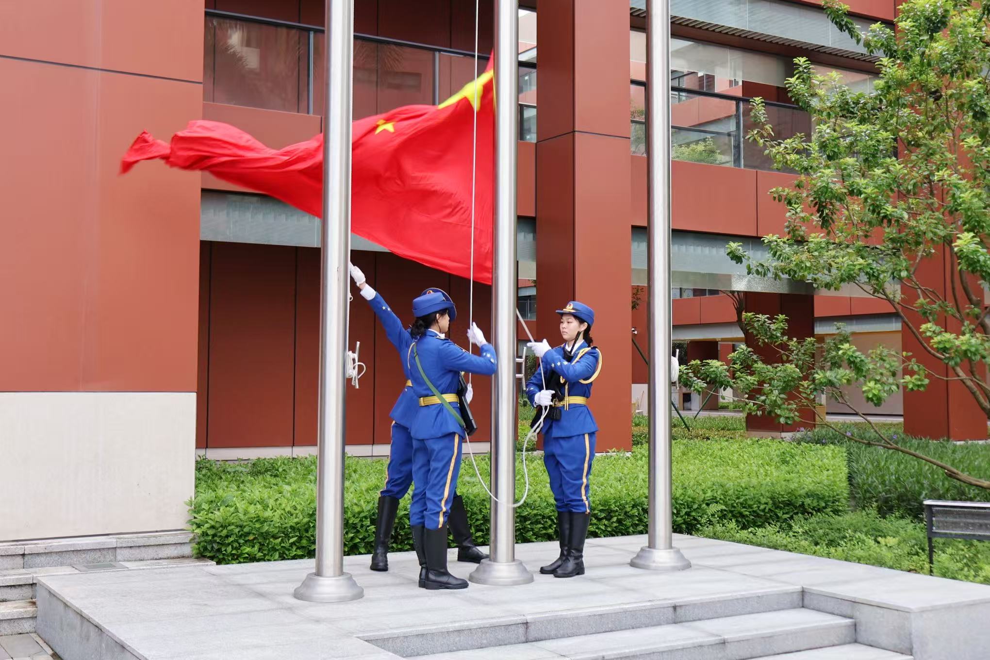扬旗.jpg