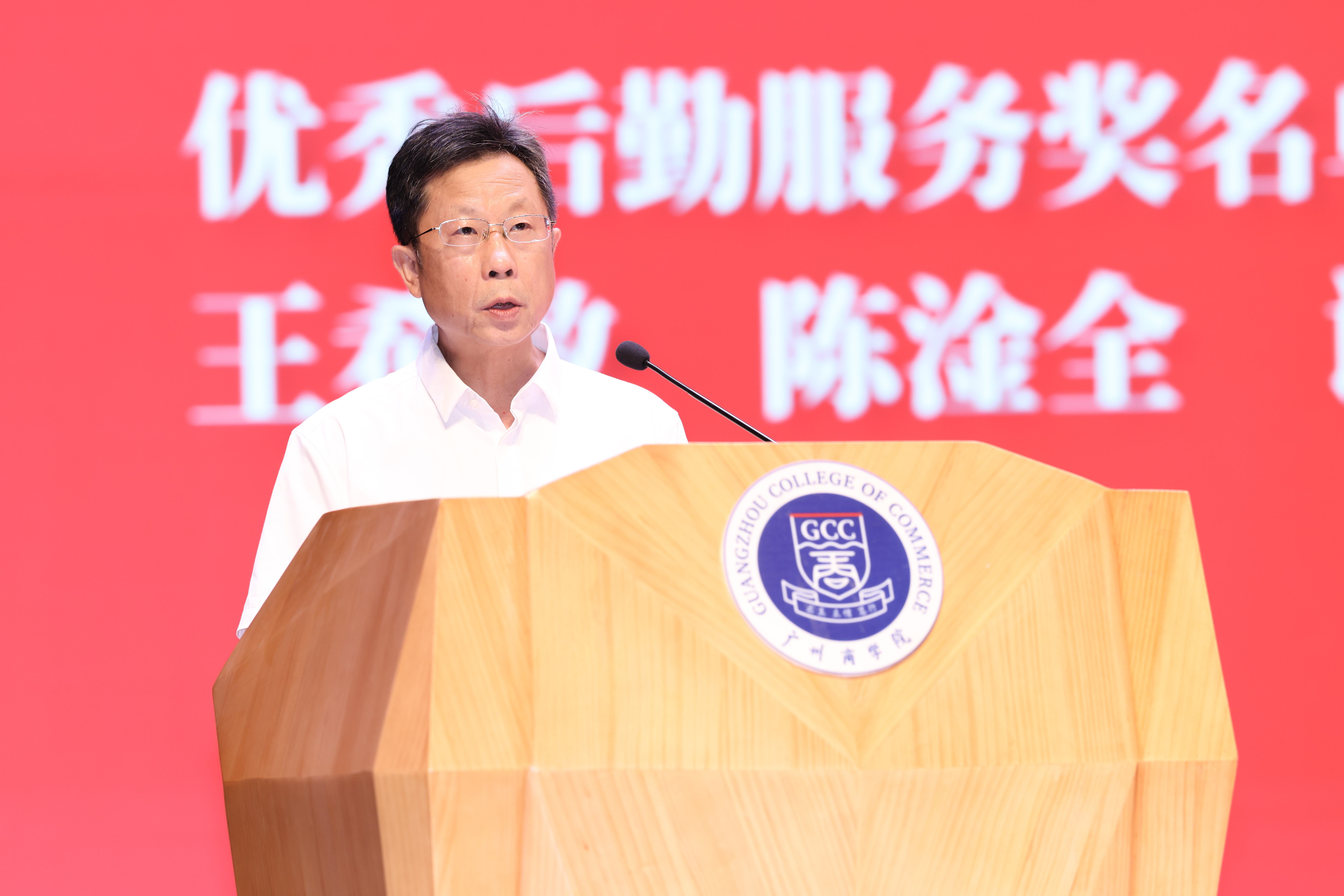 副校长熊建文宣读表彰决定.jpg