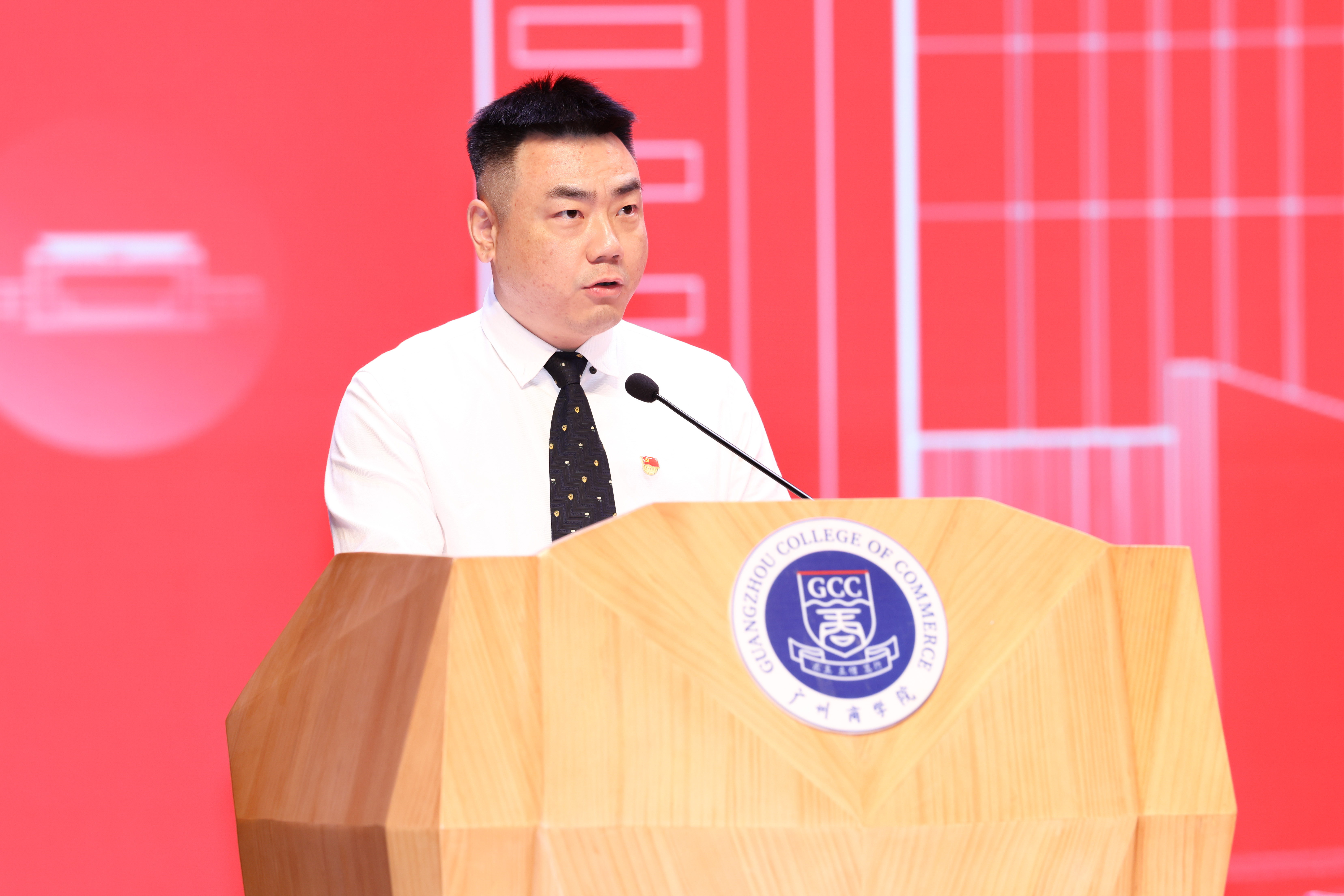 体育学院教师沈翔发言.jpg
