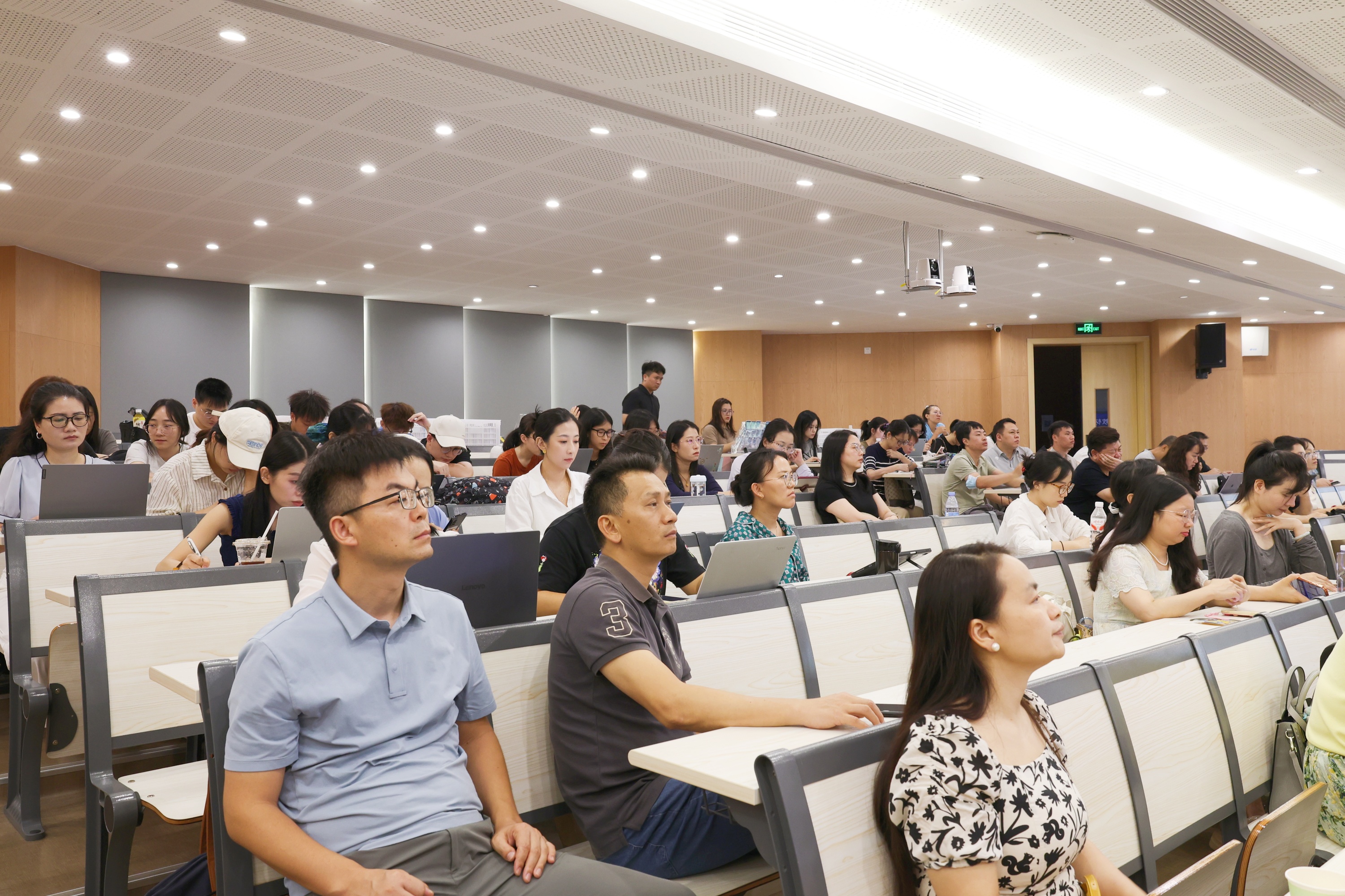讲座现场（二）_副本.jpg